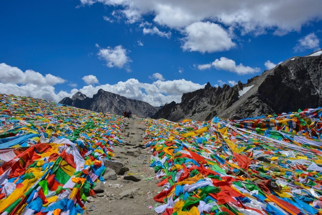 Trek to Zutulphuk (4820 m) 4760 m) (22 km)